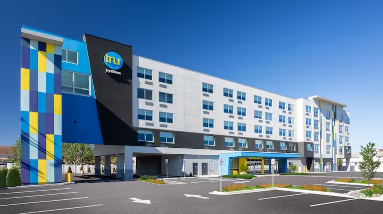 Tru by Hilton OC Bayside